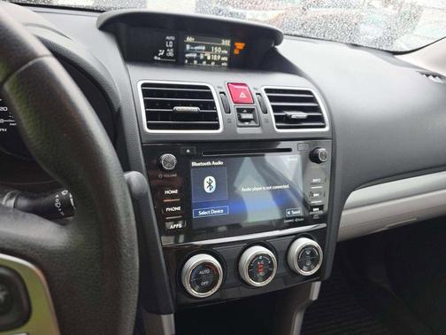 Crystal White Pearl 2018 Subaru Forester 2.5i Premium