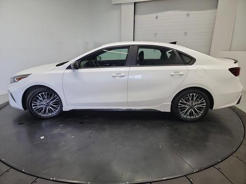 Snow White Pearl 2022 Kia Forte GT-Line