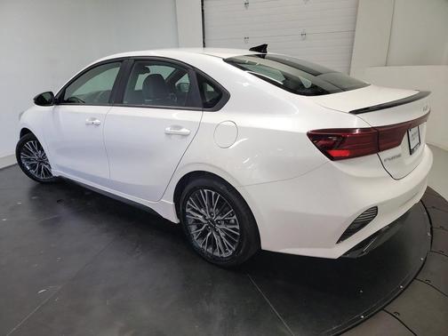 Snow White Pearl 2022 Kia Forte GT-Line