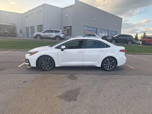 Super White 2020 Toyota Corolla SE