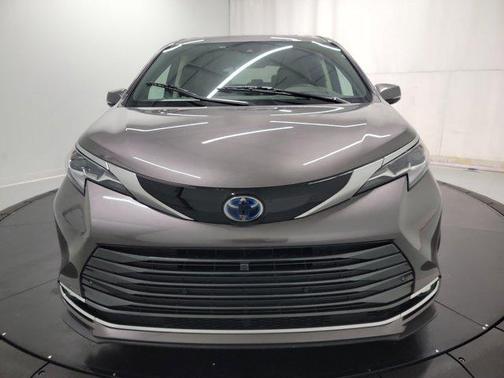 2022 Toyota Sienna Platinum 7 Passenger