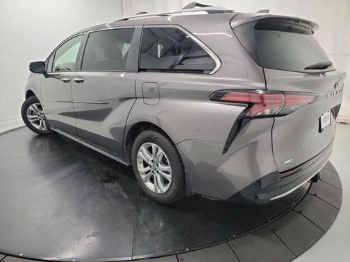 2022 Toyota Sienna Platinum 7 Passenger