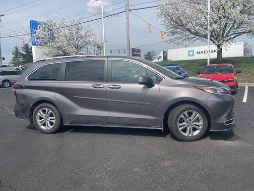 2022 Toyota Sienna Platinum 7 Passenger
