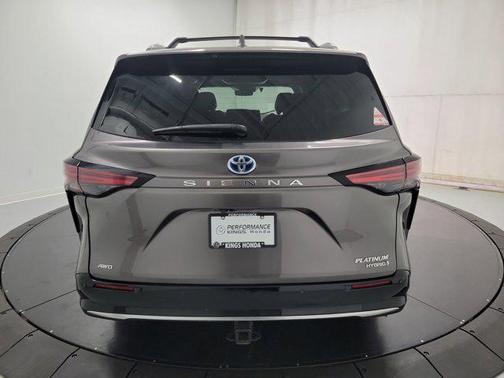 2022 Toyota Sienna Platinum 7 Passenger
