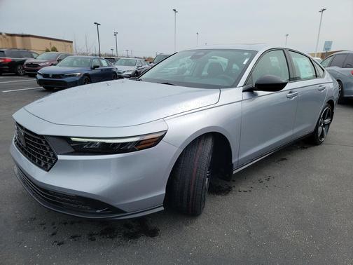 Solar Silver Metallic 2026 Honda Accord SE
