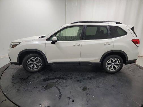 Crystal White Pearl 2019 Subaru Forester Premium