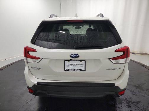 Crystal White Pearl 2019 Subaru Forester Premium