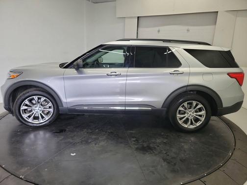 Iconic Silver Metallic 2021 Ford Explorer XLT