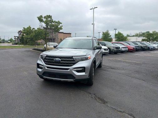 Iconic Silver Metallic 2021 Ford Explorer XLT