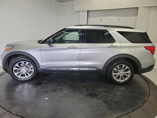 Iconic Silver Metallic 2021 Ford Explorer XLT