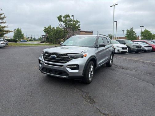 Iconic Silver Metallic 2021 Ford Explorer XLT