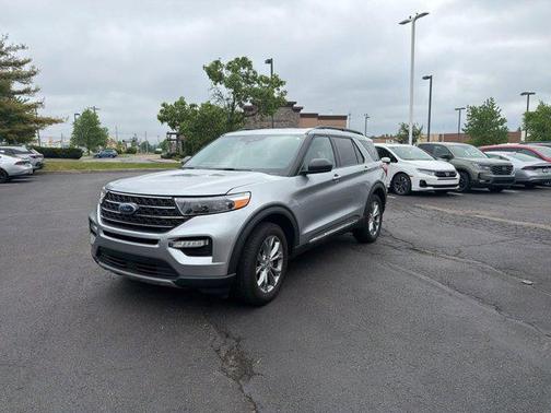 Iconic Silver Metallic 2021 Ford Explorer XLT