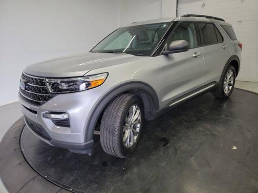 Iconic Silver Metallic 2021 Ford Explorer XLT