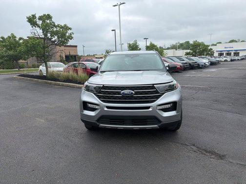 Iconic Silver Metallic 2021 Ford Explorer XLT