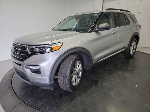 Iconic Silver Metallic 2021 Ford Explorer XLT