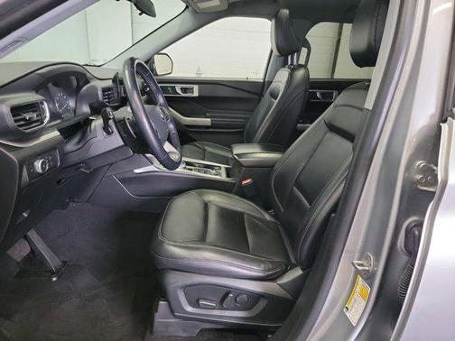 Iconic Silver Metallic 2021 Ford Explorer XLT