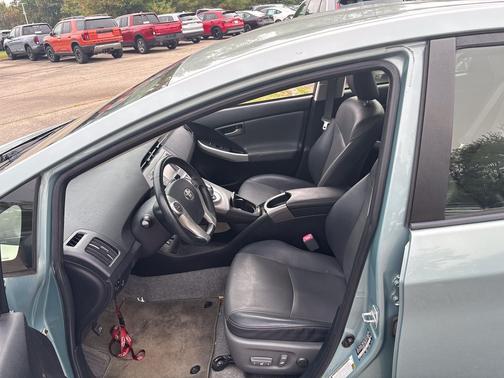 Pearl 2012 Toyota Prius One