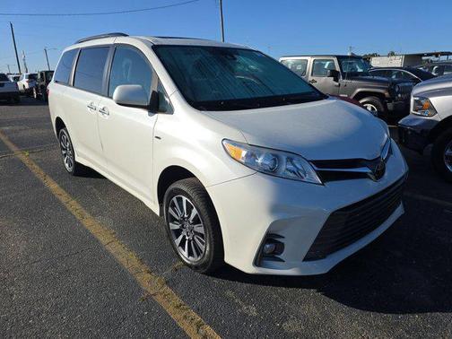2018 Toyota Sienna XLE