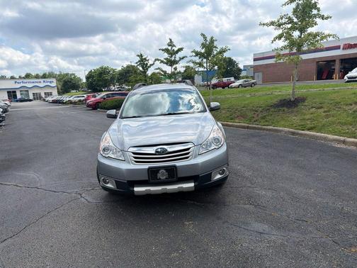 Steel Silver Metallic 2011 Subaru Outback 3.6 R Limited
