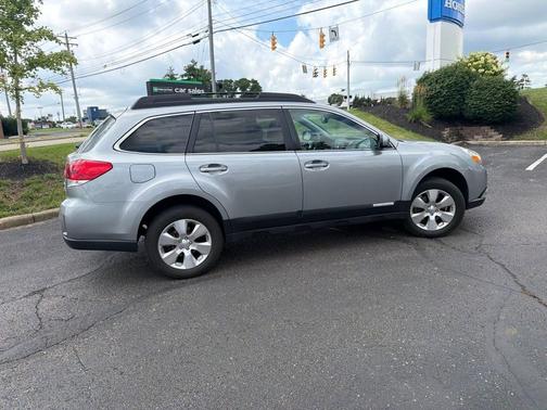 Steel Silver Metallic 2011 Subaru Outback 3.6 R Limited