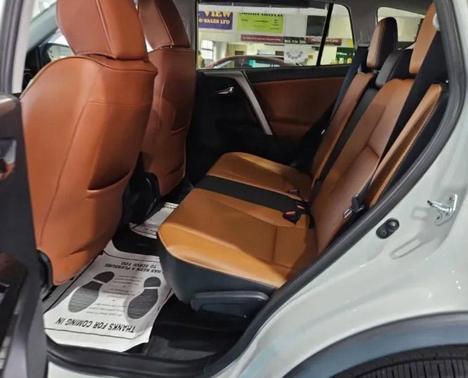 Blizzard Pearl 2017 Toyota RAV4 Limited