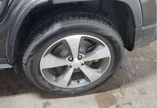 Granite Crystal Metallic Clearcoat 2019 Jeep Cherokee Limited