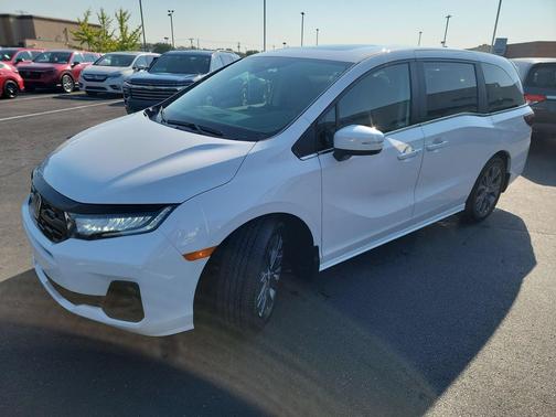 Platinum White Pearl 2027 Honda Odyssey Touring