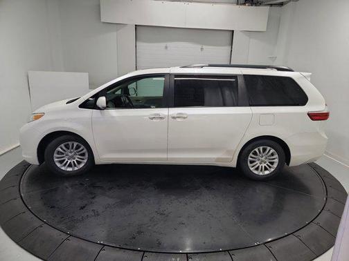 2016 Toyota Sienna XLE