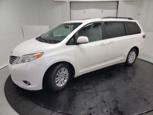 2016 Toyota Sienna XLE