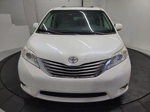 2016 Toyota Sienna XLE