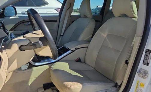 2016 Volvo XC70 T5 Platinum