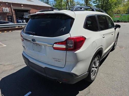 Crystal White Pearl 2019 Subaru Ascent Limited 8-Passenger