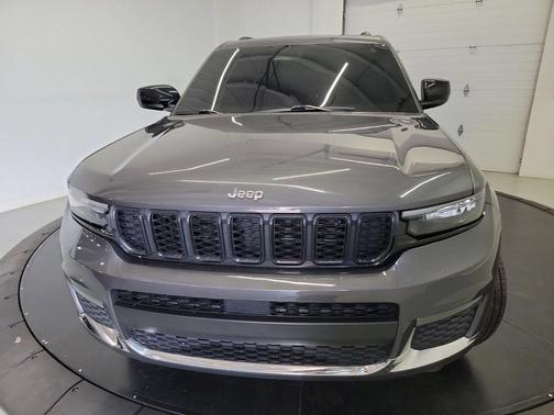 Baltic Gray Metallic Clearcoat 2023 Jeep Grand Cherokee L Laredo