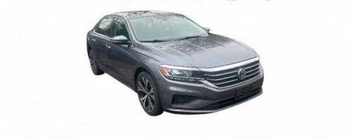 Platinum Gray Metallic 2022 Volkswagen Passat 2.0T SE