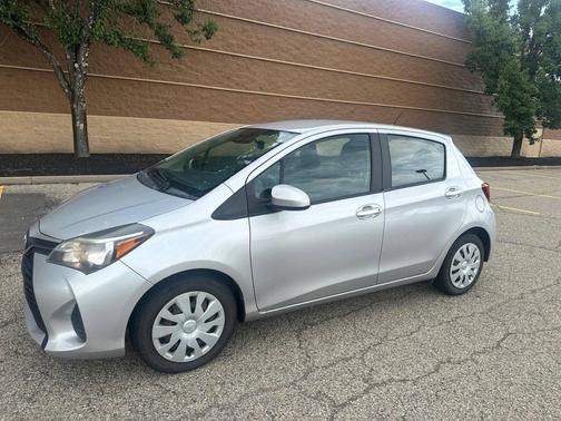 Classic Silver Metallic 2017 Toyota Yaris L