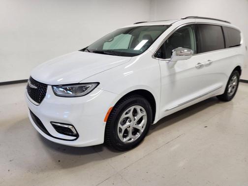 Bright White Clearcoat 2022 Chrysler Pacifica Limited