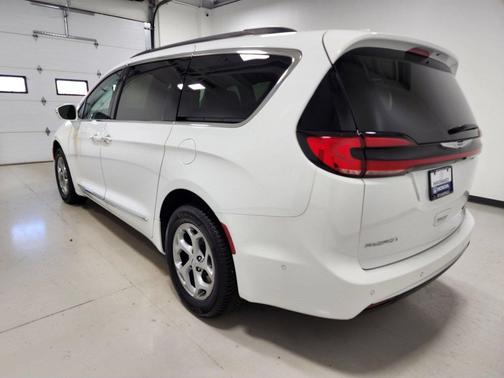 Bright White Clearcoat 2022 Chrysler Pacifica Limited