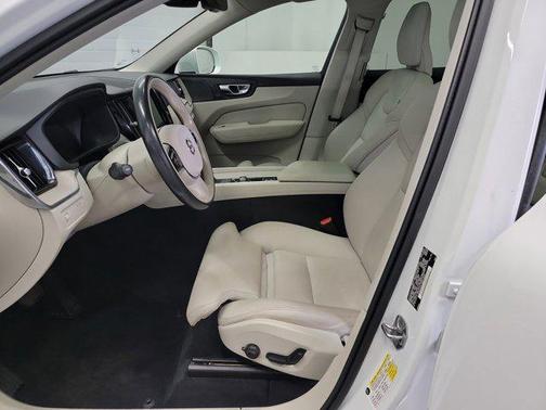 Crystal White Metallic 2020 Volvo XC60 T6 Inscription
