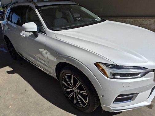 Crystal White Metallic 2020 Volvo XC60 T6 Inscription