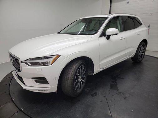 Crystal White Metallic 2020 Volvo XC60 T6 Inscription