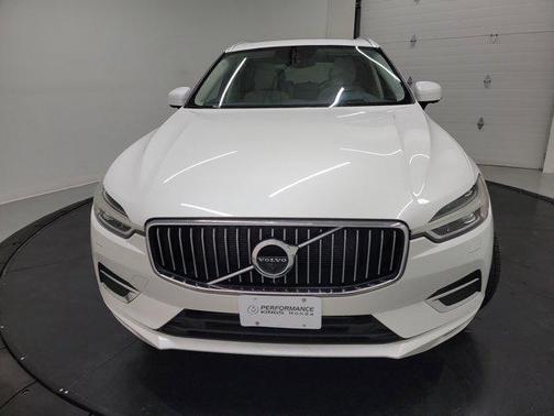 Crystal White Metallic 2020 Volvo XC60 T6 Inscription