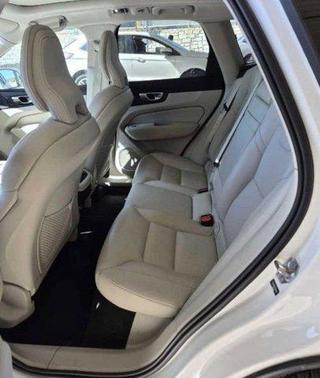Crystal White Metallic 2020 Volvo XC60 T6 Inscription