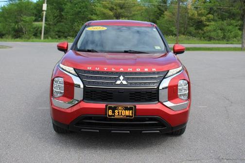 Red 2022 Mitsubishi Outlander ES