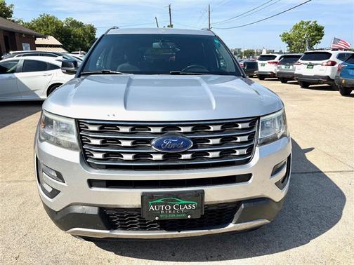 Silver 2017 Ford Explorer XLT