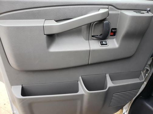 2017 Chevrolet Express 2500 LS