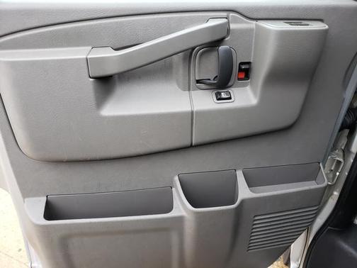 2017 Chevrolet Express 2500 LS