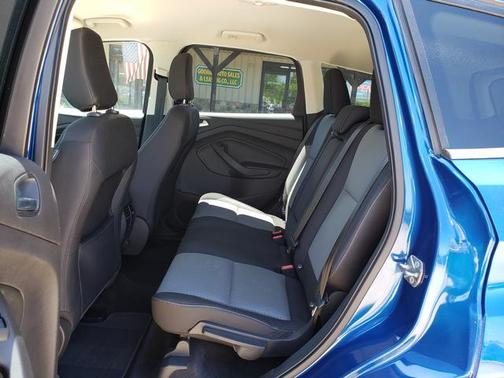 Lightning Blue Metallic 2018 Ford Escape SE