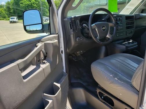 Summit White 2017 Chevrolet Express 2500 Work Van
