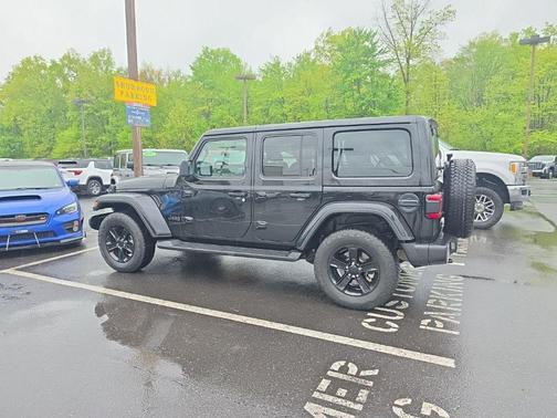 Black Clearcoat 2022 Jeep Wrangler Unlimited Sahara Altitude