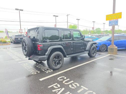 Black Clearcoat 2022 Jeep Wrangler Unlimited Sahara Altitude